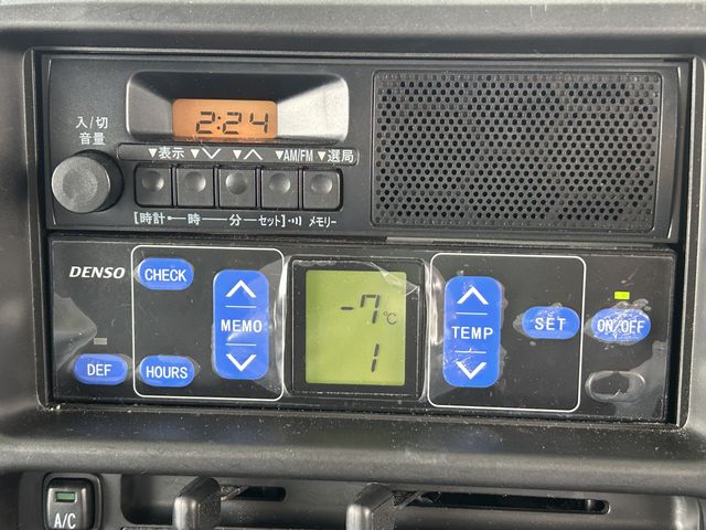 DAIHATSU HIJET truck 2014