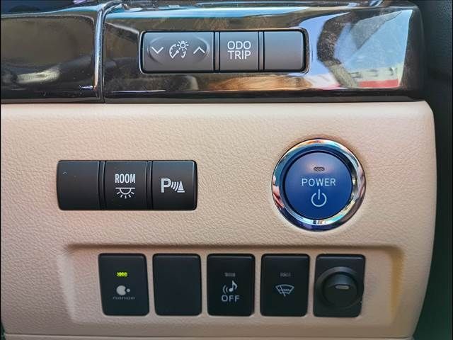 TOYOTA ALPHARD hybrid 4WD 2013