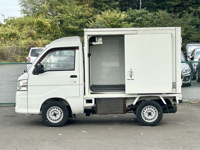 DAIHATSU HIJET truck 4WD 2014