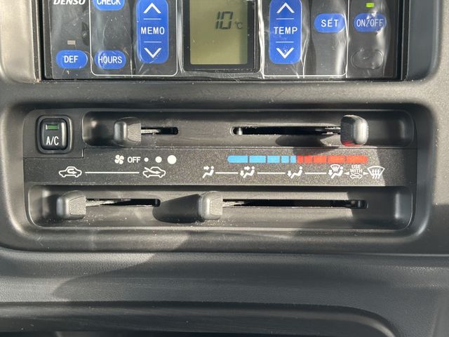 DAIHATSU HIJET truck 4WD 2014