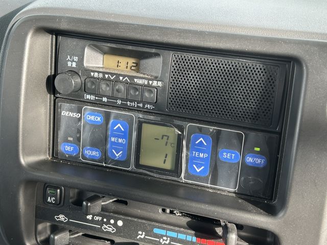 DAIHATSU HIJET truck 4WD 2014