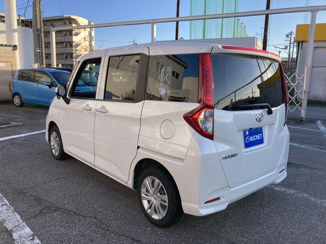 TOYOTA ROOMY 2022