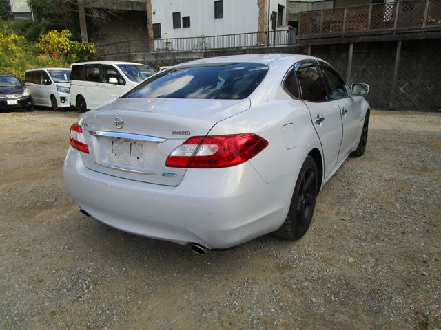 NISSAN FUGA HYBRID 2011