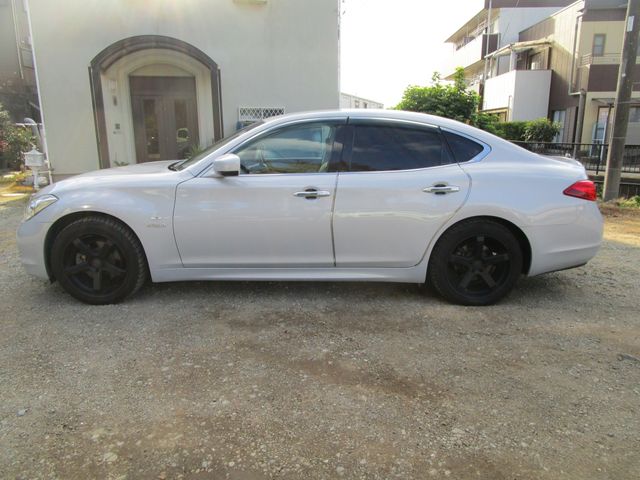 NISSAN FUGA HYBRID 2011