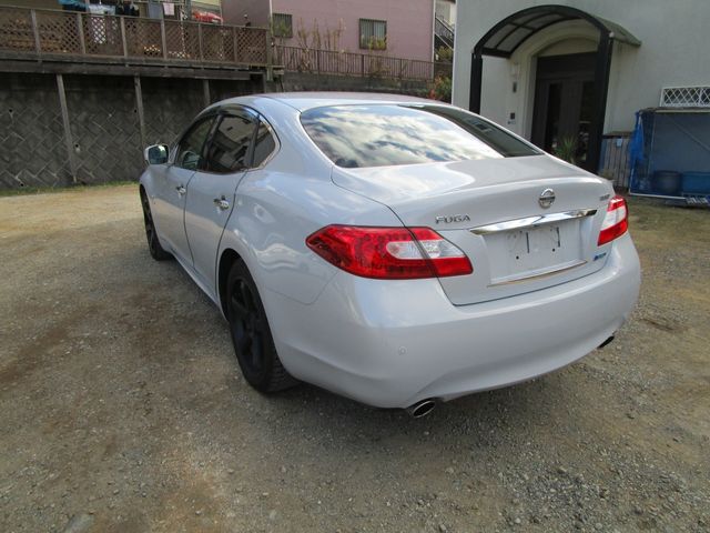 NISSAN FUGA HYBRID 2011