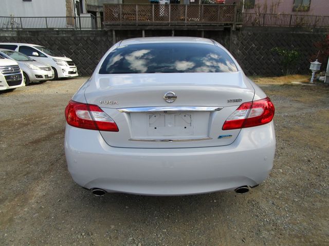 NISSAN FUGA HYBRID 2011