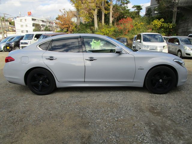 NISSAN FUGA HYBRID 2011