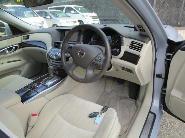 NISSAN FUGA HYBRID 2011