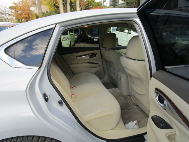 NISSAN FUGA HYBRID 2011