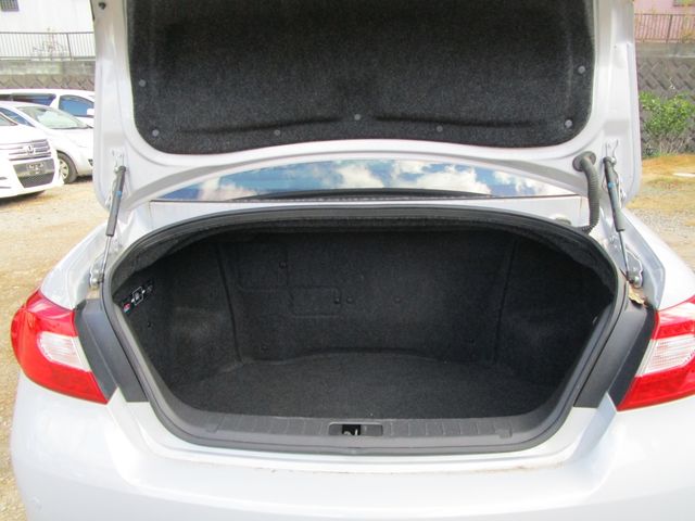 NISSAN FUGA HYBRID 2011