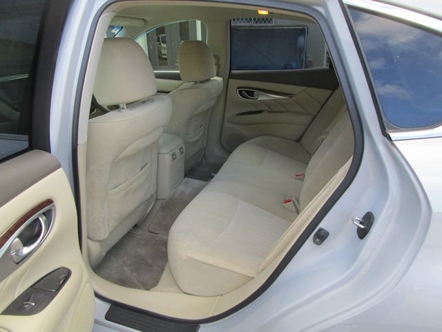 NISSAN FUGA HYBRID 2011