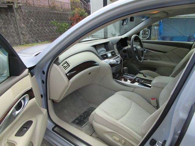 NISSAN FUGA HYBRID 2011