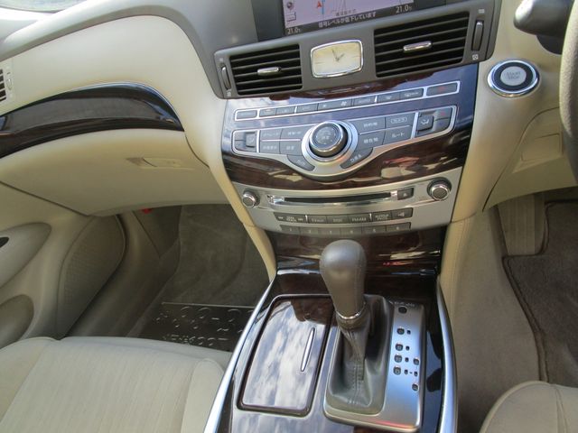 NISSAN FUGA HYBRID 2011