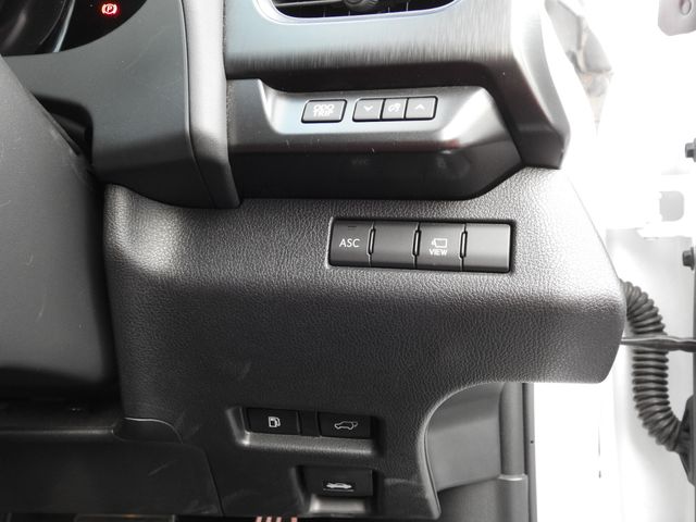 TOYOTA LEXUS UX250h 1956