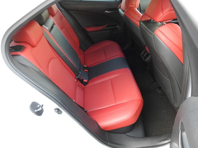 TOYOTA LEXUS UX250h 1956