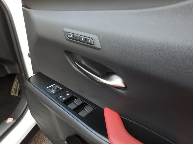 TOYOTA LEXUS UX250h 1956