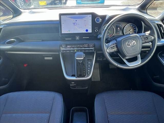 TOYOTA NOAH HYBRID 2023