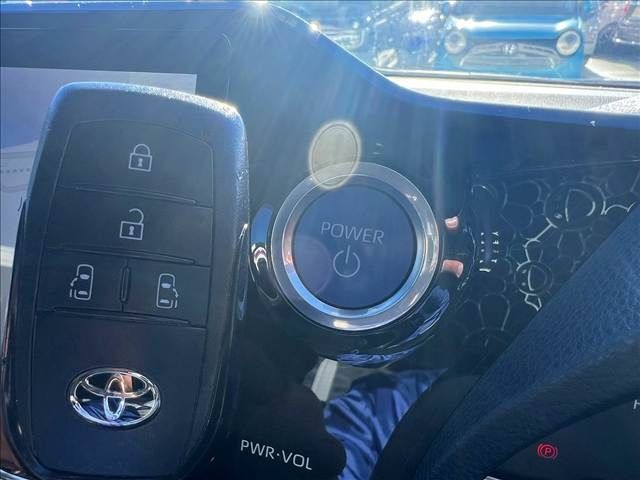 TOYOTA NOAH HYBRID 2023