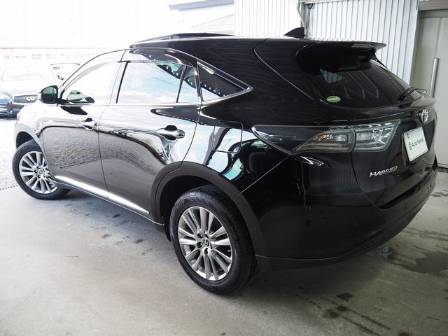 TOYOTA HARRIER 4WD 2017