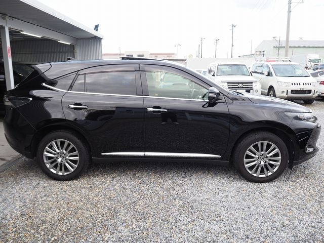 TOYOTA HARRIER 4WD 2017