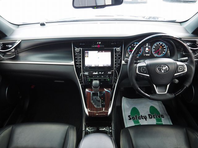 TOYOTA HARRIER 4WD 2017