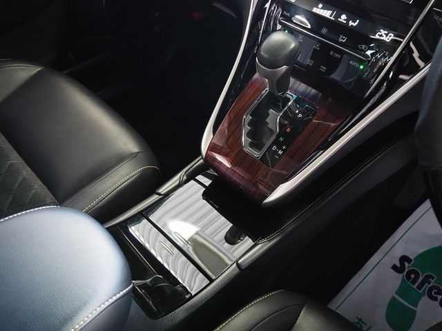 TOYOTA HARRIER 4WD 2017