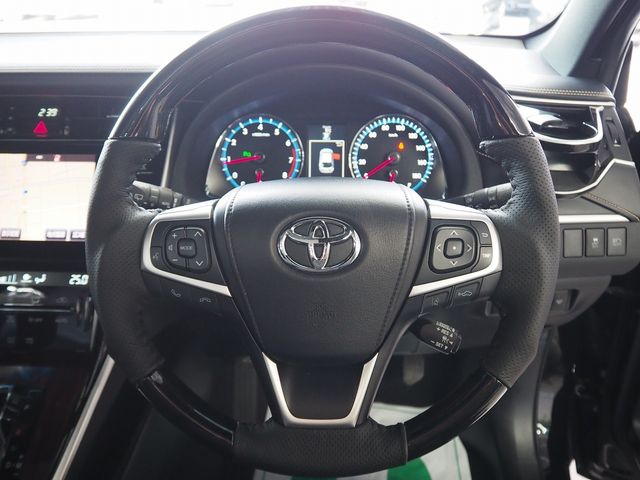 TOYOTA HARRIER 4WD 2017