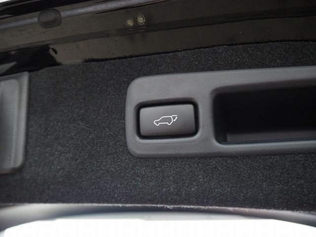 TOYOTA HARRIER 4WD 2017