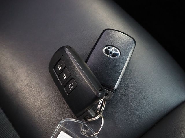 TOYOTA HARRIER 4WD 2017