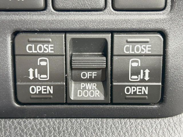 TOYOTA NOAH HYBRID 2021