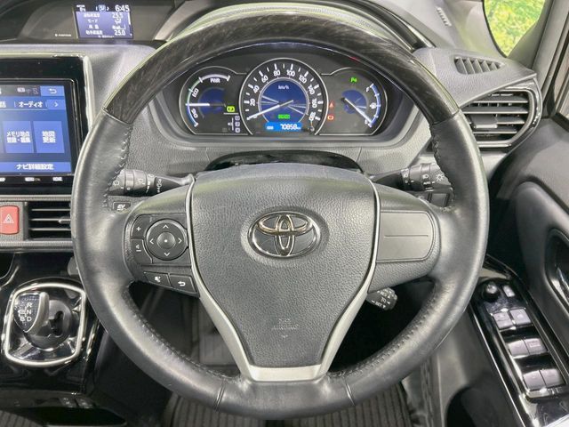 TOYOTA NOAH HYBRID 2021