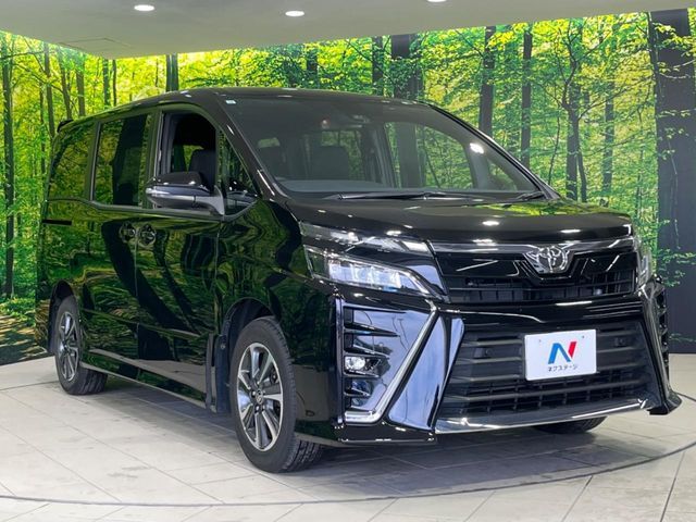 TOYOTA VOXY 2021