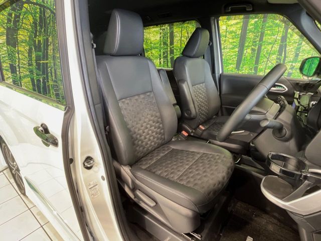 TOYOTA VOXY HYBRID 2023