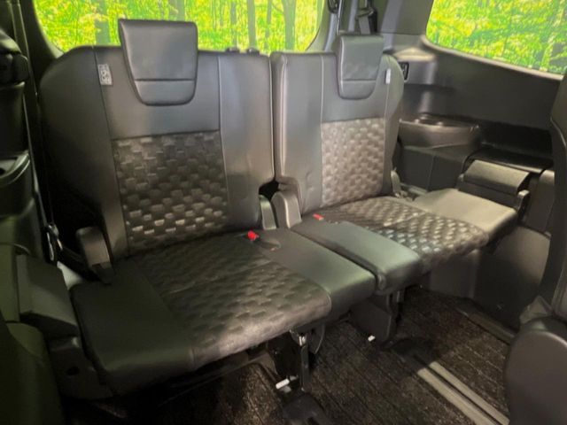 TOYOTA VOXY HYBRID 2023