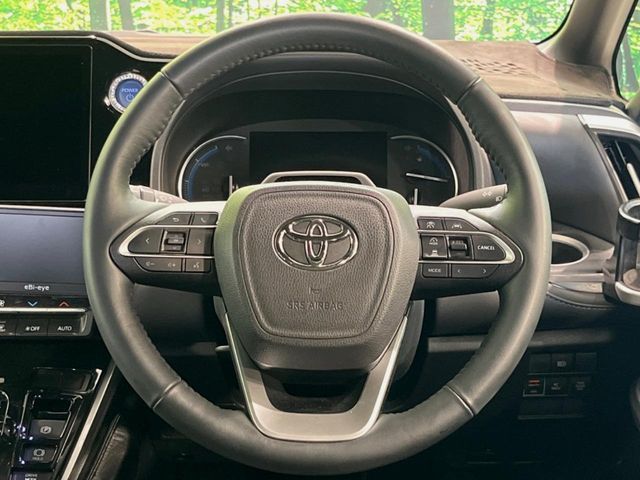 TOYOTA VOXY HYBRID 2023