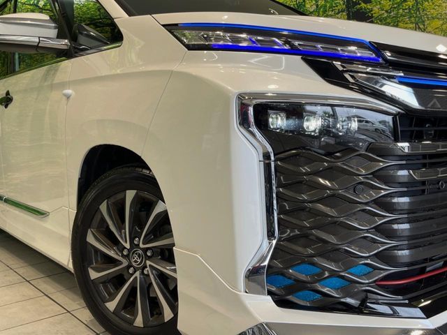 TOYOTA VOXY HYBRID 2023