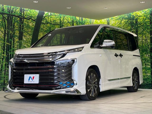 TOYOTA VOXY HYBRID 2023