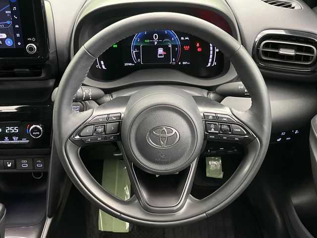TOYOTA YARIS CROSS 2025