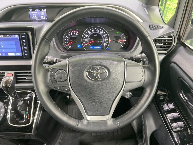 TOYOTA VOXY 2019