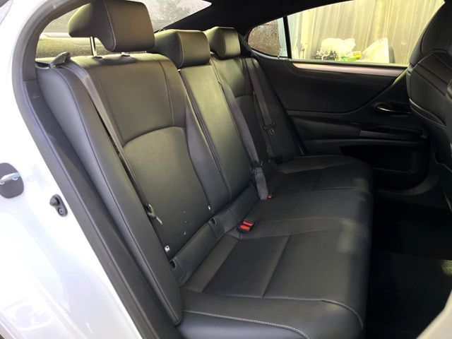 TOYOTA LEXUS ES300h 2020