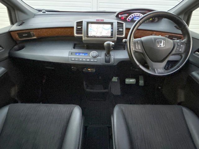 HONDA FREED Spike 4WD 2015