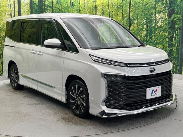 TOYOTA VOXY 2023