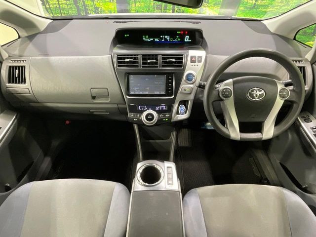 TOYOTA PRIUS Alpha 2014
