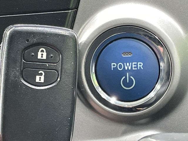 TOYOTA PRIUS Alpha 2014