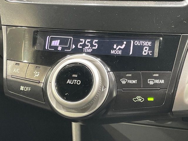 TOYOTA PRIUS Alpha 2014