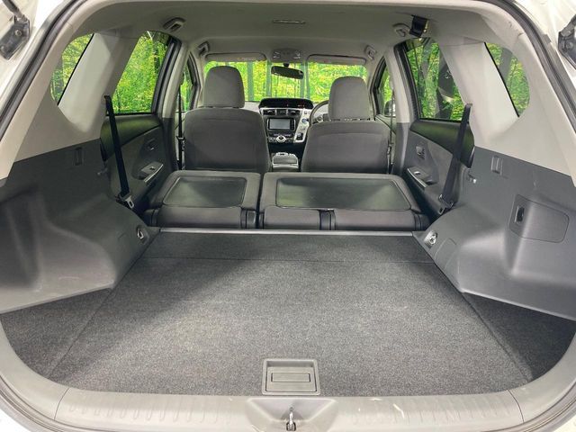 TOYOTA PRIUS Alpha 2014