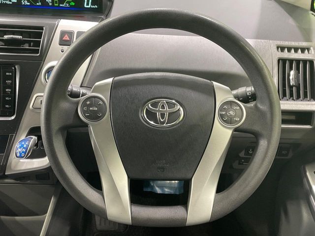 TOYOTA PRIUS Alpha 2014