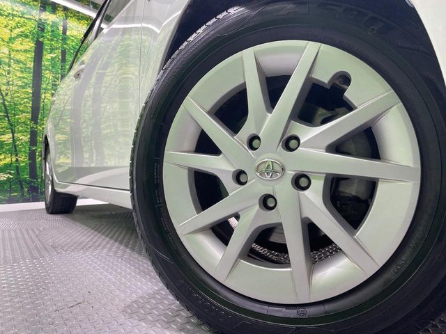 TOYOTA PRIUS Alpha 2014