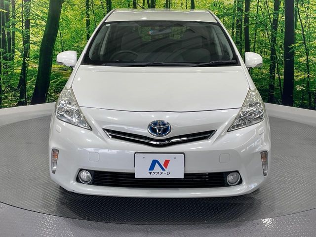 TOYOTA PRIUS Alpha 2014