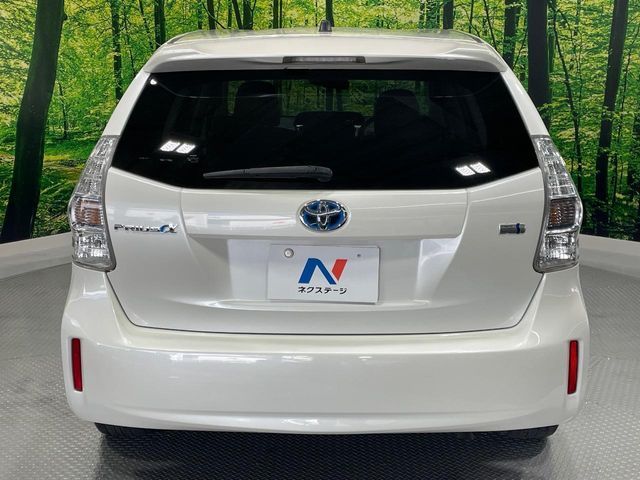 TOYOTA PRIUS Alpha 2014